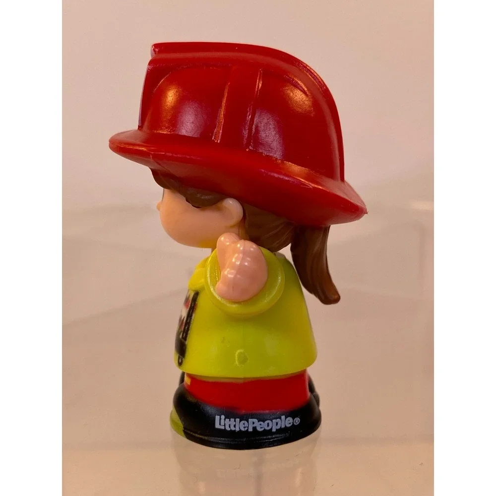 Fisher Price Little People Musical Red Fire Truck Lights Water Hose and Figures